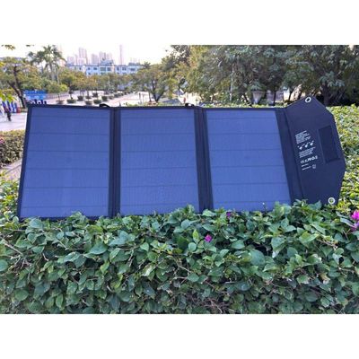 Túi gấp năng lượng mặt trời di động và nhẹ với 2 cổng USB 2,35 kg kích thước gấp 39,9 x 35,5 x 3,9 cm