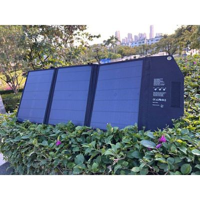 Thời gian sạc 6-8 giờ Túi chở trại gấp Bộ sạc năng lượng mặt trời với tấm pin mặt trời silicon đơn tinh thể